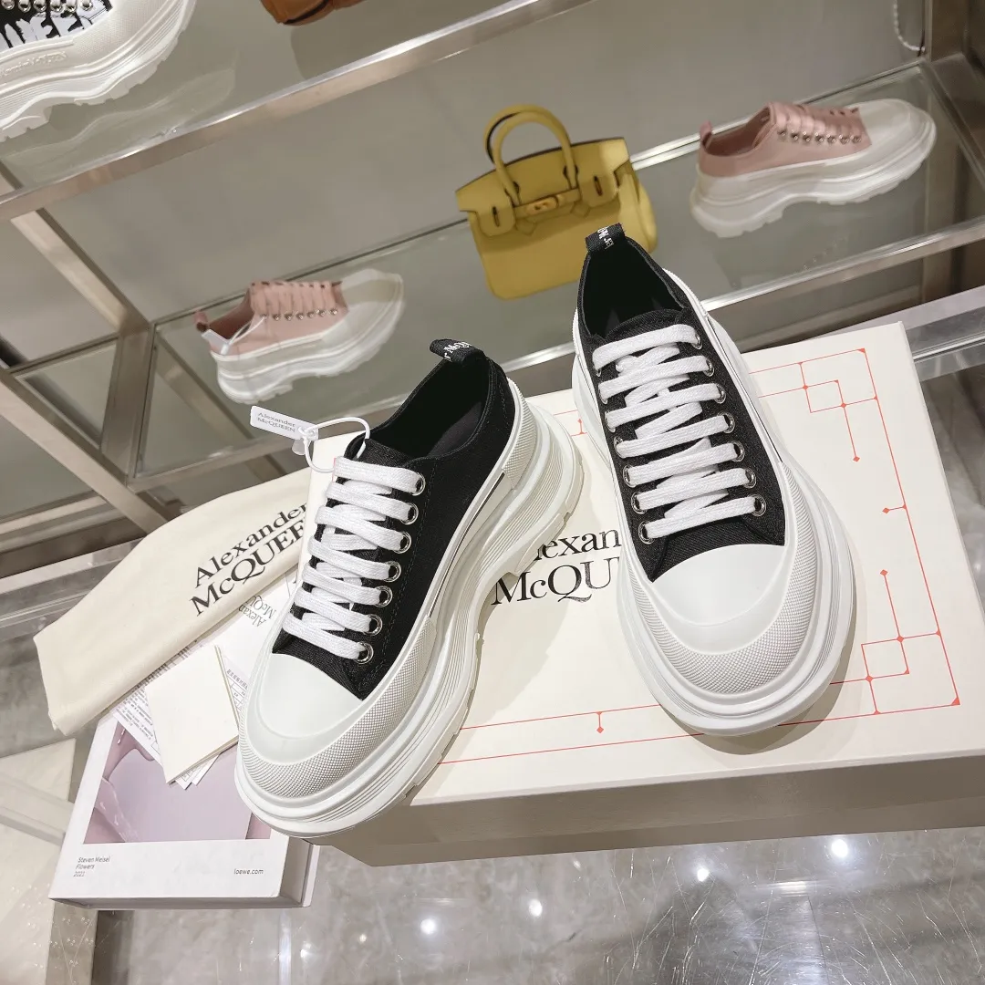 👟👟Ex-factory price 480👟👟 Women's shoe factory hot model, official website new color👟👟Ex-factory price! The latest version of Alexander McQueen's men's and women's couple's model is a hit👑Purchasing agent version. Original version 1:1. Fabric: original imported waterproof canvas. Lining: imported water chestnut sheepskin, strong, stain-resistant and breathable. Insole: Imported silk lining Outsole: T👟👟Ex-factory price U several layers of original combination sole (not an ordinary sole on the market) Packaging: Comes with original shoe box, cloth bag, certificate card Code number: 34-45